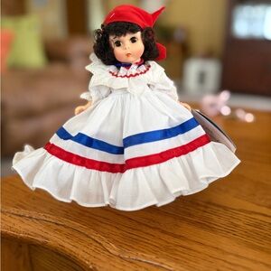 Madame Alexander miniature showcase Dominican Republic
 #544 8” in Original Box